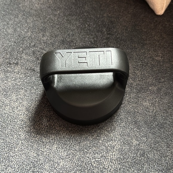 YETI Rambler 64oz - Picture 7 of 11